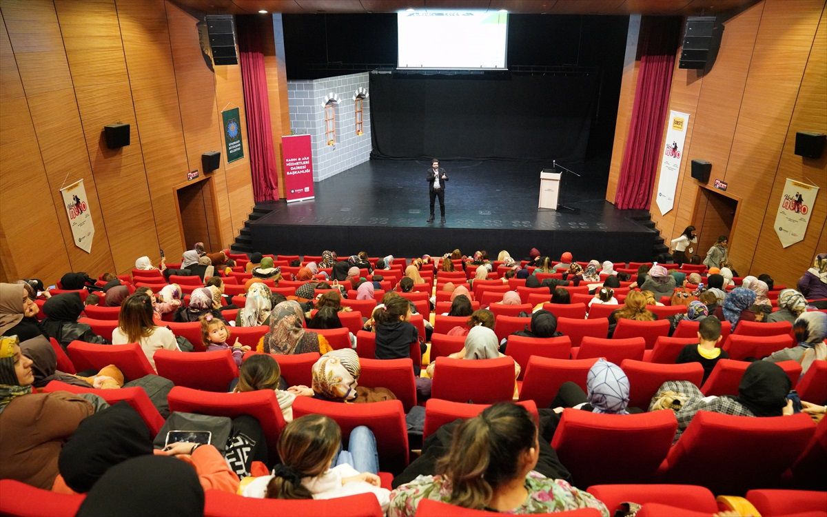 Diyarbakır Büyükşehir Belediyesi Kadına Yönelik Şiddete Karşı Seminer Düzenledi