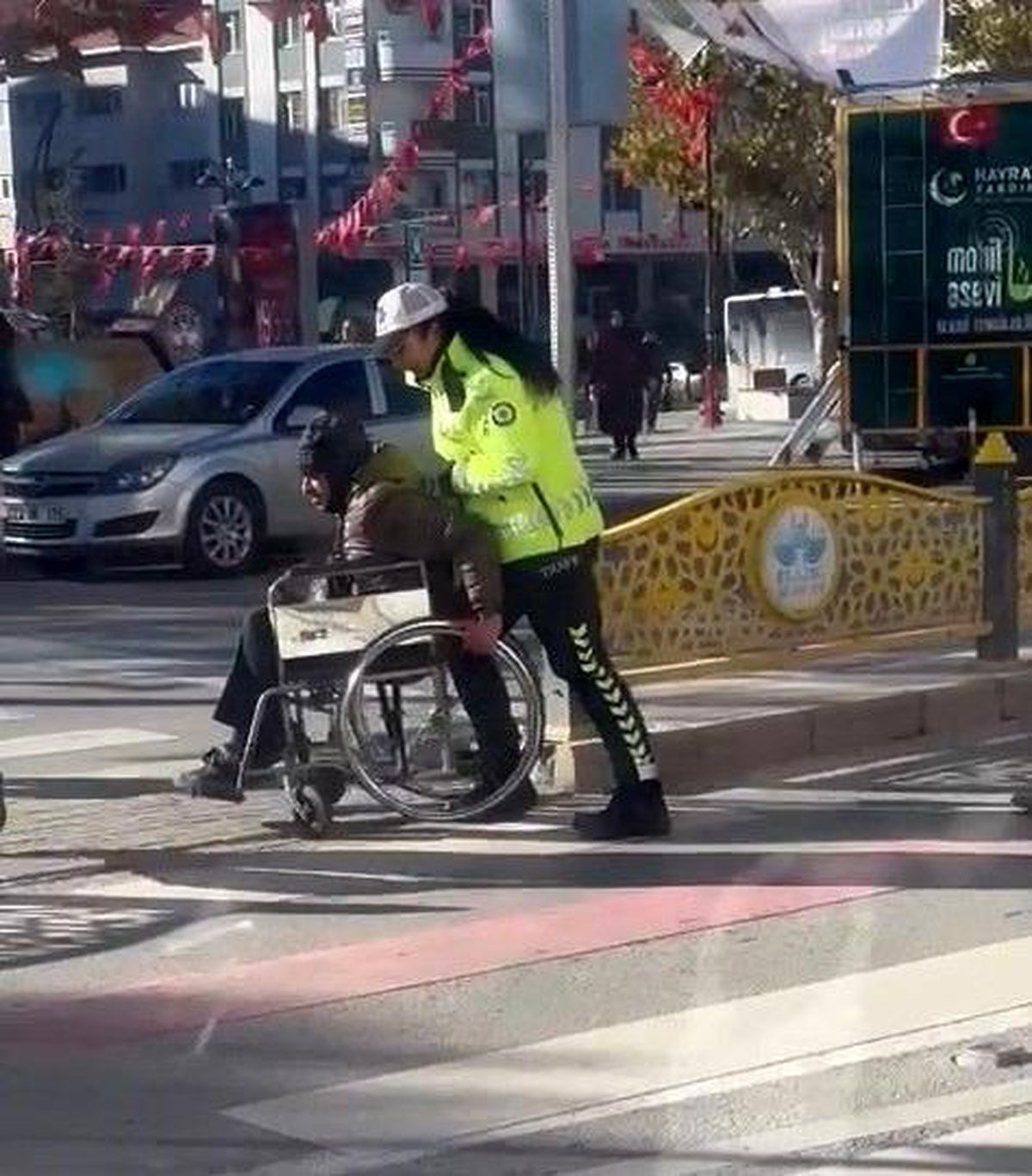 Elazığ'da Polislerden Örnek Davranışlar