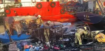 İstanbul Yenikapı Sahilinde Teknede Yangın Çıktı