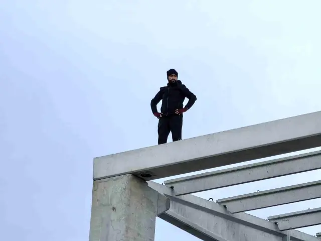 İnegöl'de Fabrika İnşaatında Para İsteyen Şahıs Dövizleri Yırttı