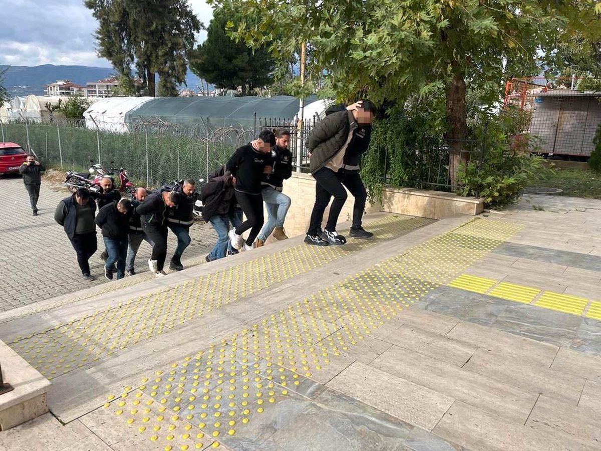 Ödemiş'te eğlence mekanında silahlı kavga: 2 yaralı, 7 gözaltı