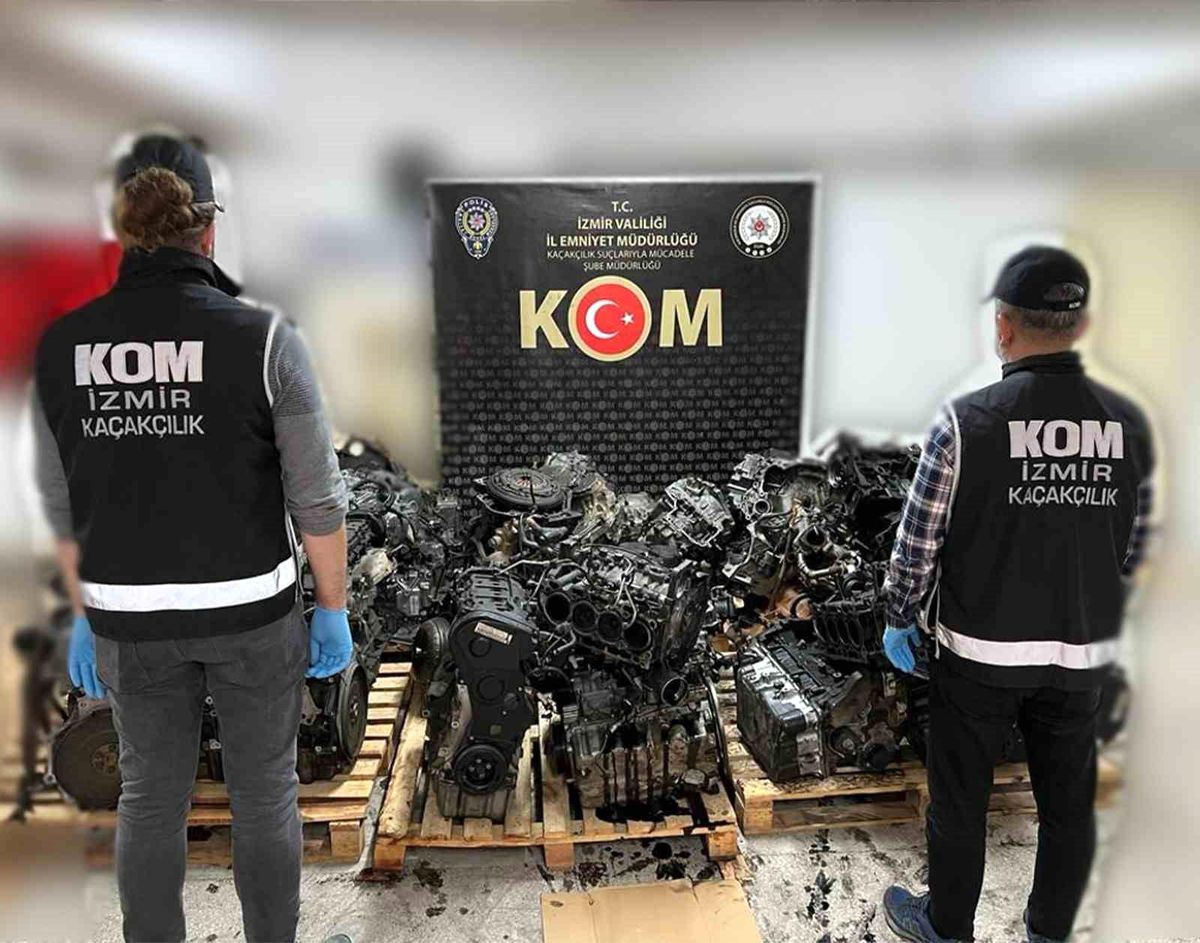 İzmir'de Kaçakçılık Operasyonları: 8 İlçede Çok Sayıda Kaçak Ürün Ele Geçirildi