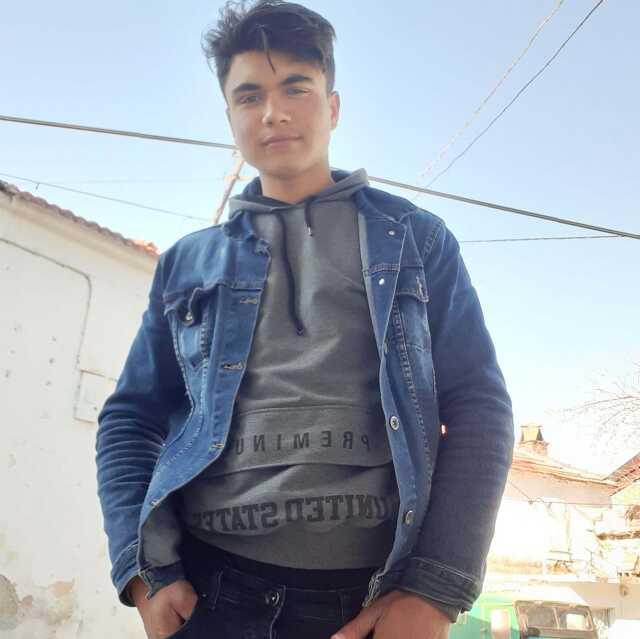 Kozalak toplarken elektrik akımına kapılan genç hayatını kaybetti Kozalak toplarken elektrik akımına kapılan genç hayatını kaybetti