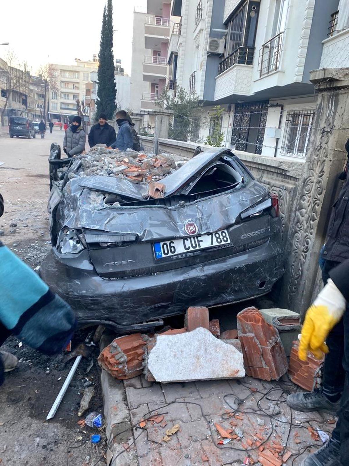 Mersin'de depremde hasar gören araçlarla ilgili operasyon: 22 şüpheli gözaltına alındı