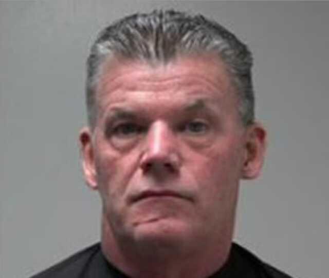 Pentagon yetkilisi, hayat kadını kılığına giren kadın polise cinsel ilişki için para verdiği sırada suçüstü yakalandı Pentagon yetkilisi, hayat kadını kılığına giren kadın polise cinsel ilişki için para verdiği sırada suçüstü yakalandı