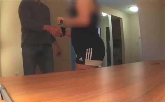 Pentagon yetkilisi, hayat kadını kılığına giren kadın polise cinsel ilişki için para verdiği sırada suçüstü yakalandı Pentagon yetkilisi, hayat kadını kılığına giren kadın polise cinsel ilişki için para verdiği sırada suçüstü yakalandı