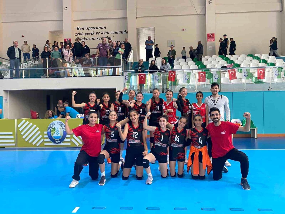 Salihli Değerli Zamanlar Spor Kulübü Küçük Kızlar İl Birincisi