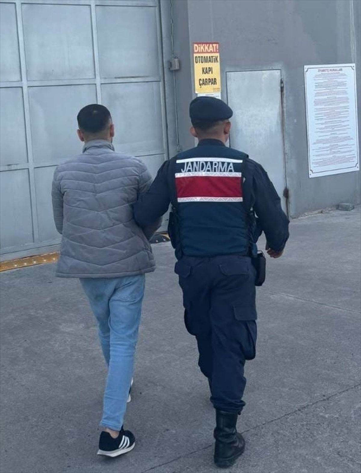 Gaziantep'te Hırsızlık ve Uyuşturucu Ticareti Operasyonu: 4 Şüpheli Tutuklandı
