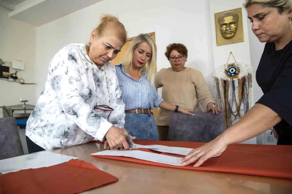 Mersin'de Kadınlar Üretici Stantlarıyla Gelir Elde Ediyor