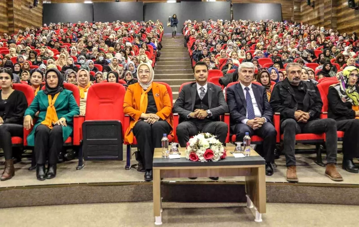 Van Büyükşehir Belediyesi Kadına Yönelik Şiddete Karşı Seminer Düzenledi