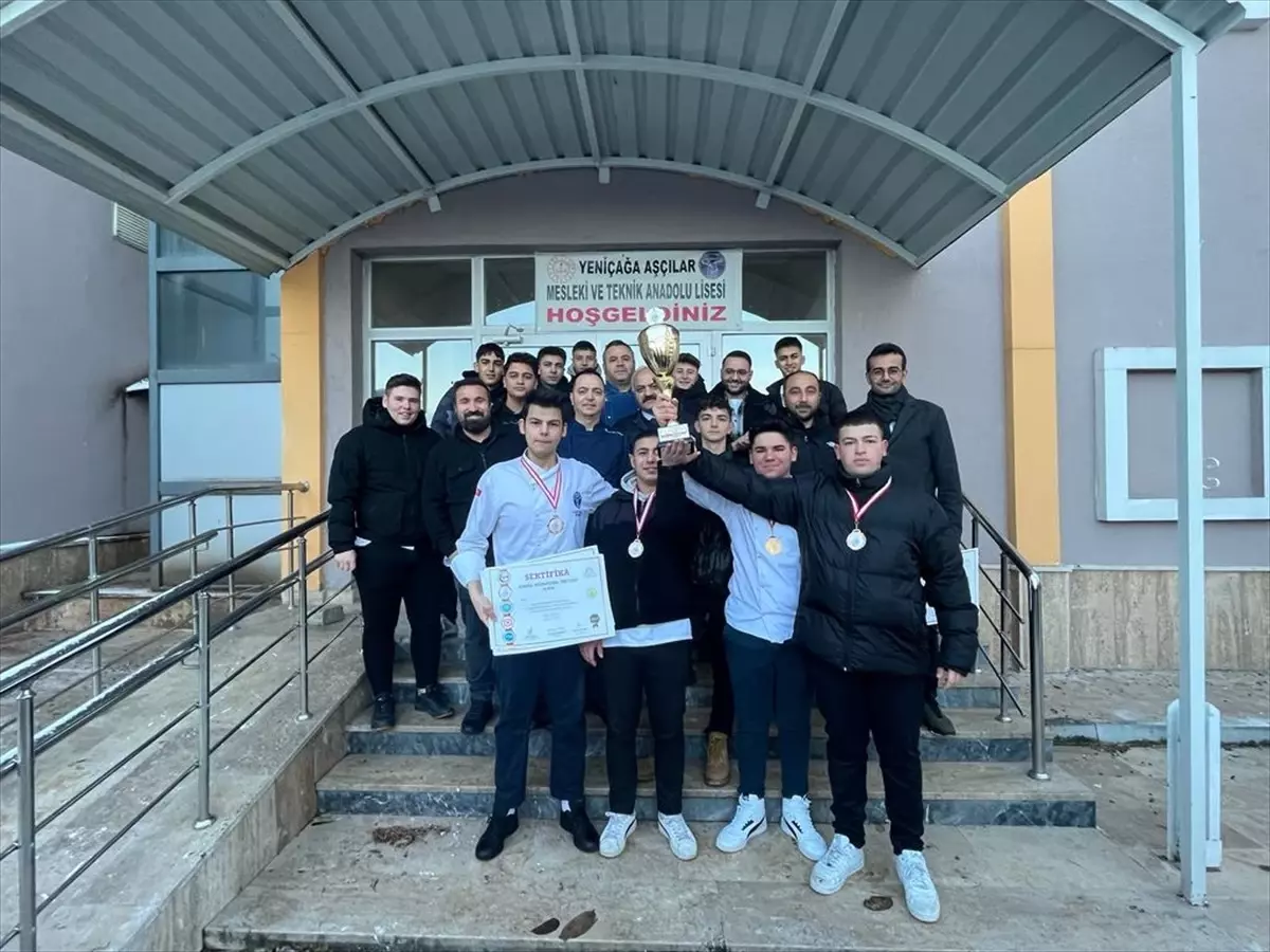 Yeniçağa Aşçılar Mesleki ve Teknik Anadolu Lisesi Dünya Aşçılar Şampiyonası'nda Birinci Oldu