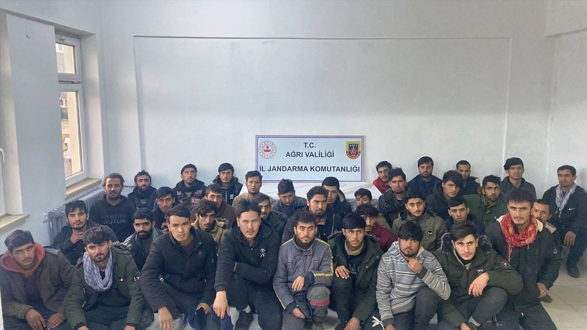 Ağrı'da 36 Afganistan uyruklu düzensiz göçmen yakalandı