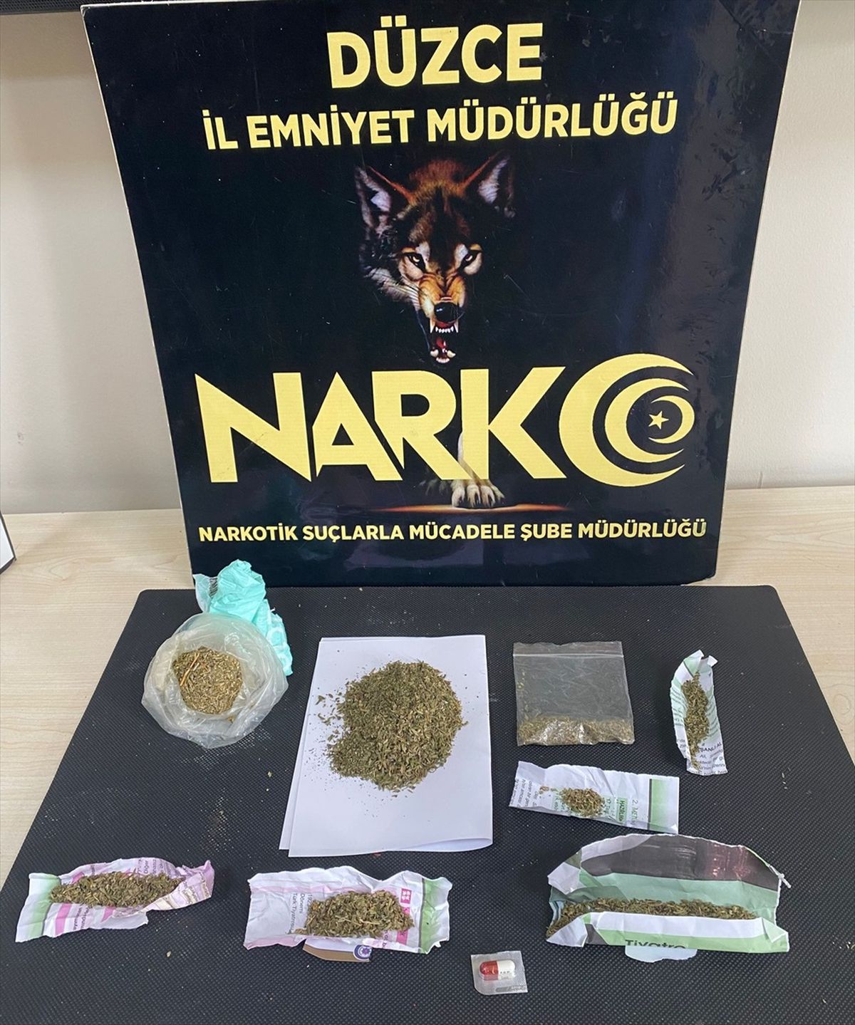 Düzce'de evinde uyuşturucu ele geçirilen kadın tutuklandı