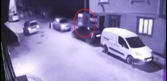 Fırtına insanları, motosikleti ve giysi dolabını böyle uçurdu