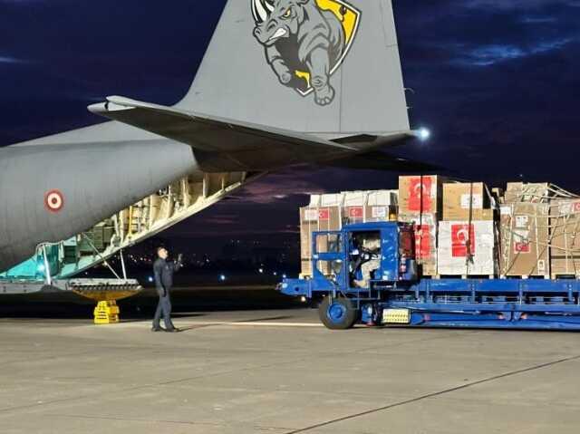 Gazze'ye sağlık yardımı taşıyan uçak Mısır El Eriş'e inmek üzere Kayseri'den havalandı Gazze'ye sağlık yardımı taşıyan uçak Mısır El Eriş'e inmek üzere Kayseri'den havalandı