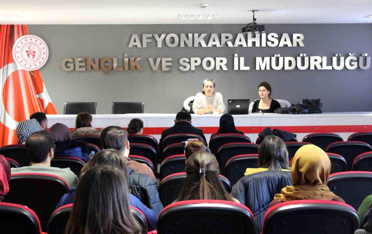 Afyonkarahisar Aile ve Sosyal Hizmetler Müdürlüğü'nden kadına yönelik şiddetle mücadele eğitimi