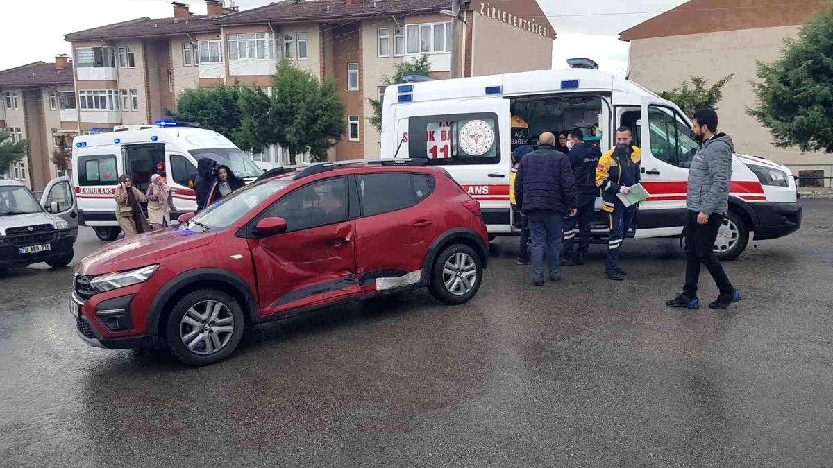 Karabük'te Otomobil Kazası: 3 Kişi Yaralandı