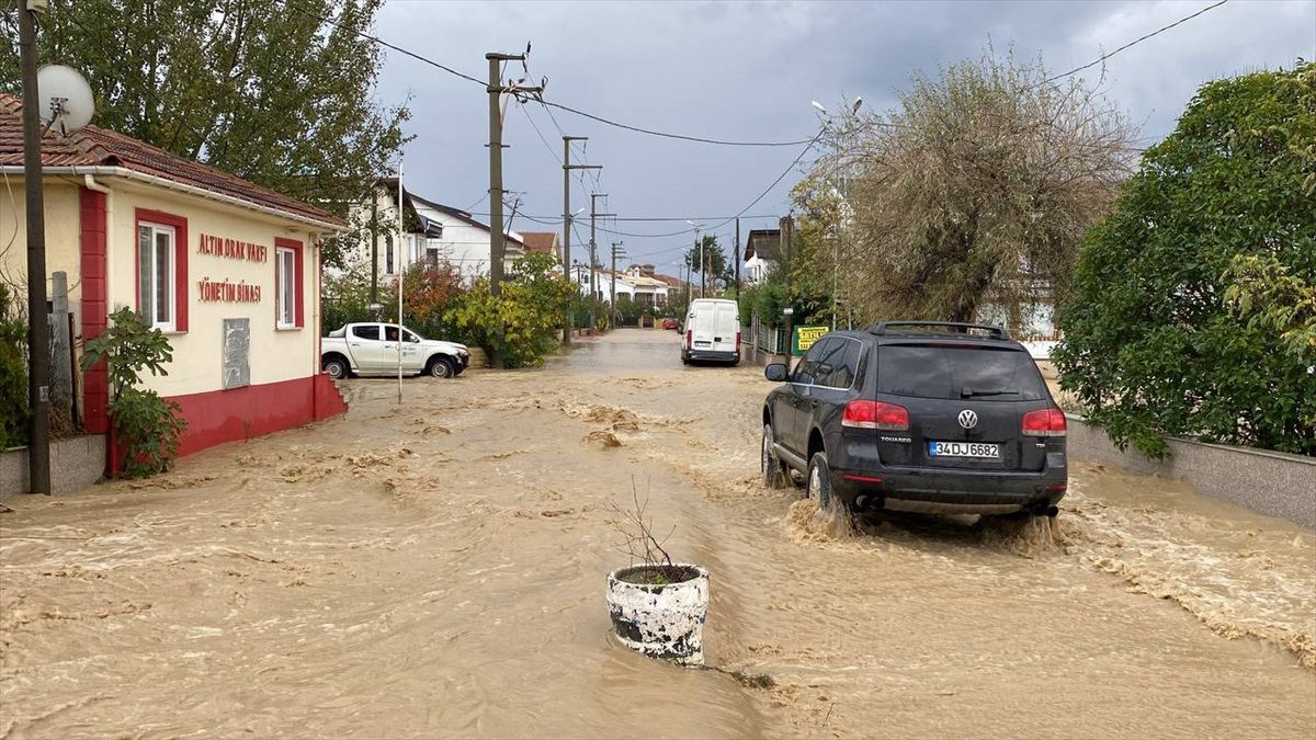 İstanbul'da Sabah Saatlerinde Başlayan Sağanak Hayatı Olumsuz Etkiliyor