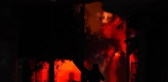 İzmir'de doğalgaz borusu patladı, yangın çıktı