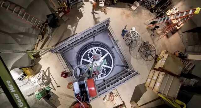 Jeff Bezos, satın aldığı dağa 42 milyon dolarlık 10.000 yıl çalışacak 150 metre uzunluğunda saat inşa diyor Jeff Bezos, satın aldığı dağa 42 milyon dolarlık 10.000 yıl çalışacak 150 metre uzunluğunda saat inşa diyor