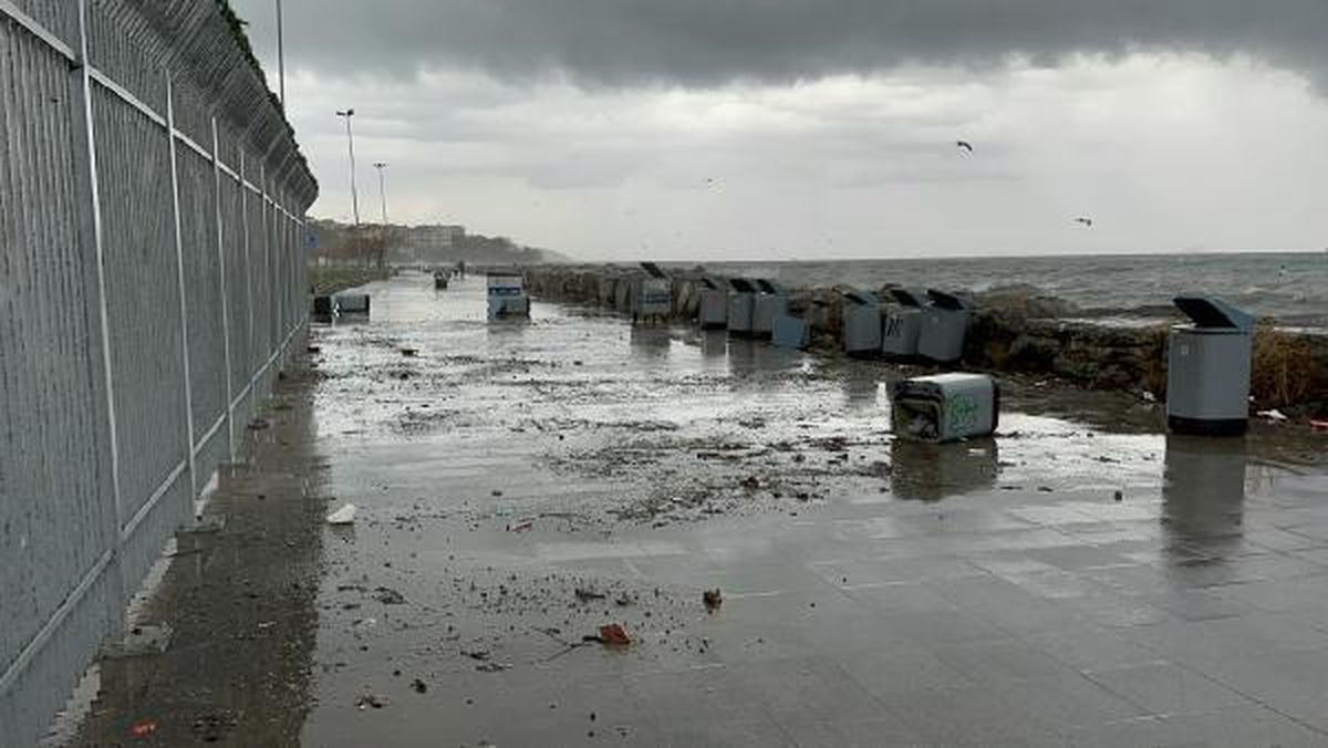 İstanbul'da Fırtına ve Sağanak Yağış Etkili Oluyor