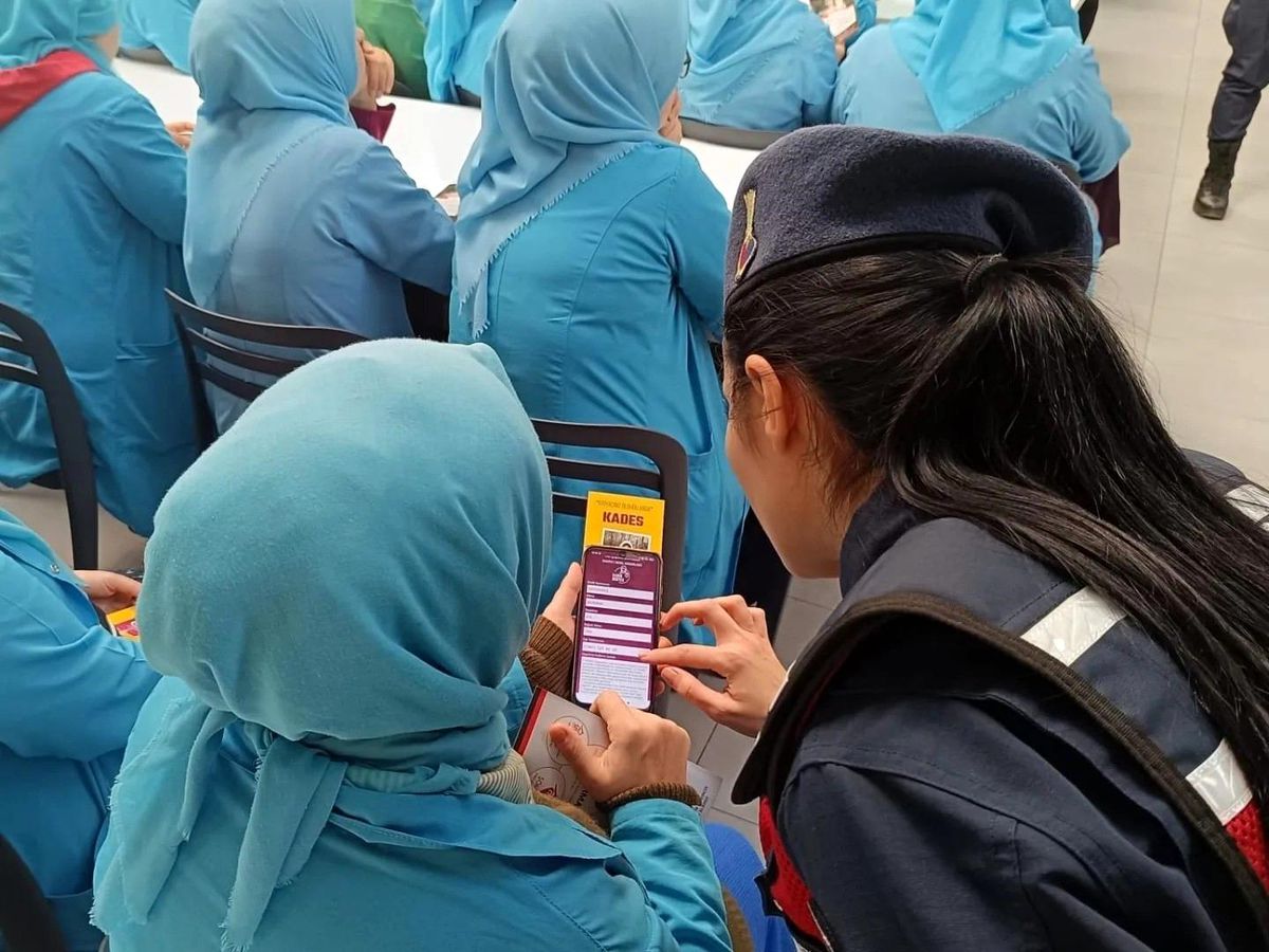 Samsun'da Jandarma Kadınlara Şiddetle Mücadelede Bilgilendirme Yaptı