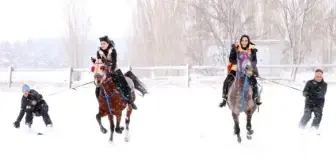 Erzurum'da Atlı Kayak Keyfi