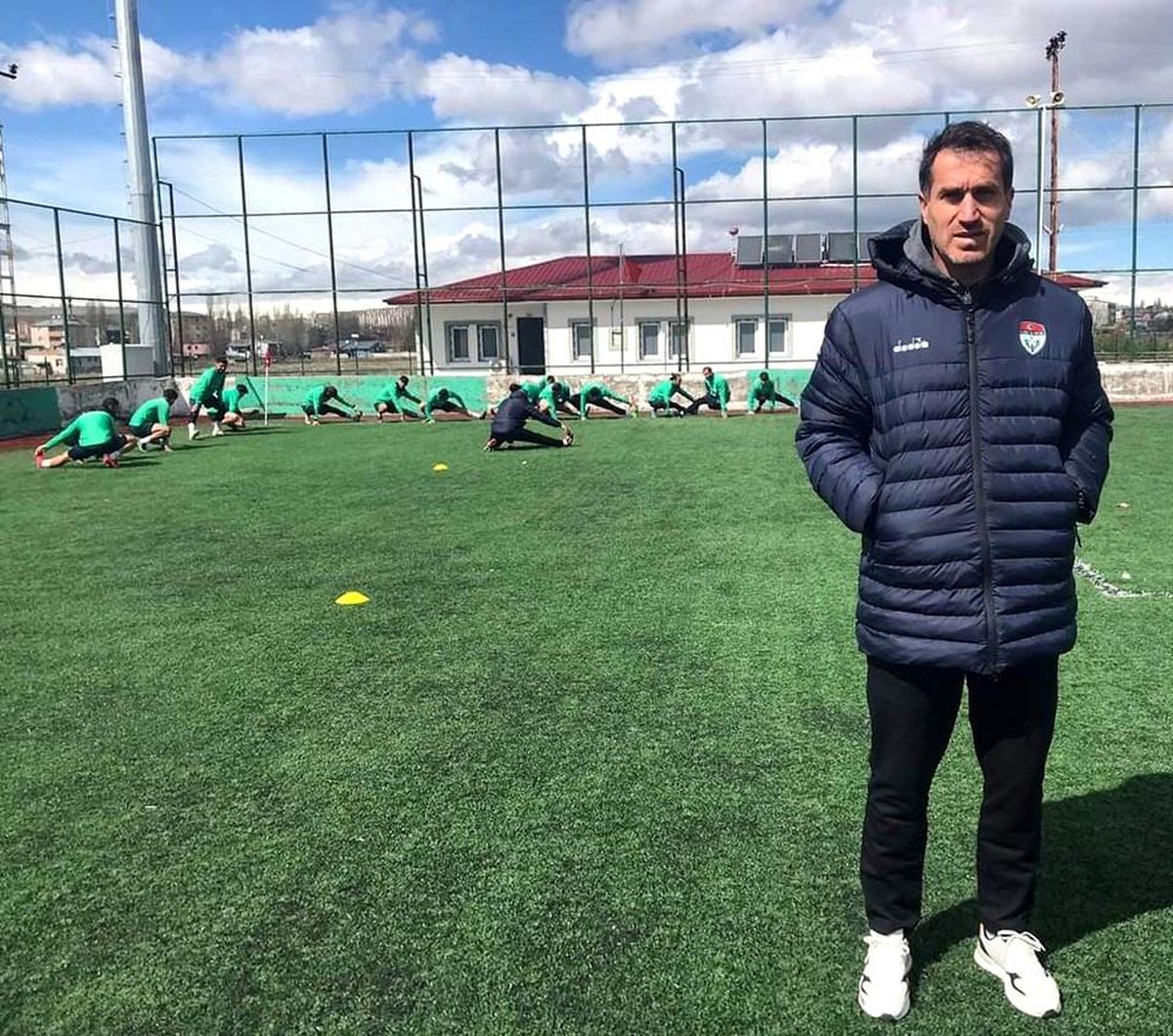 Kars 36 Spor Teknik Direktörü Orhan Tetik ile yollarını ayırdı