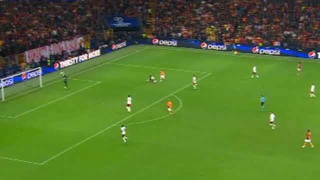 Ne yaptın sen Kerem! Haftalardır yapılan eleştirilere attığı golle cevap verdi Ne yaptın sen Kerem! Haftalardır yapılan eleştirilere attığı golle cevap verdi