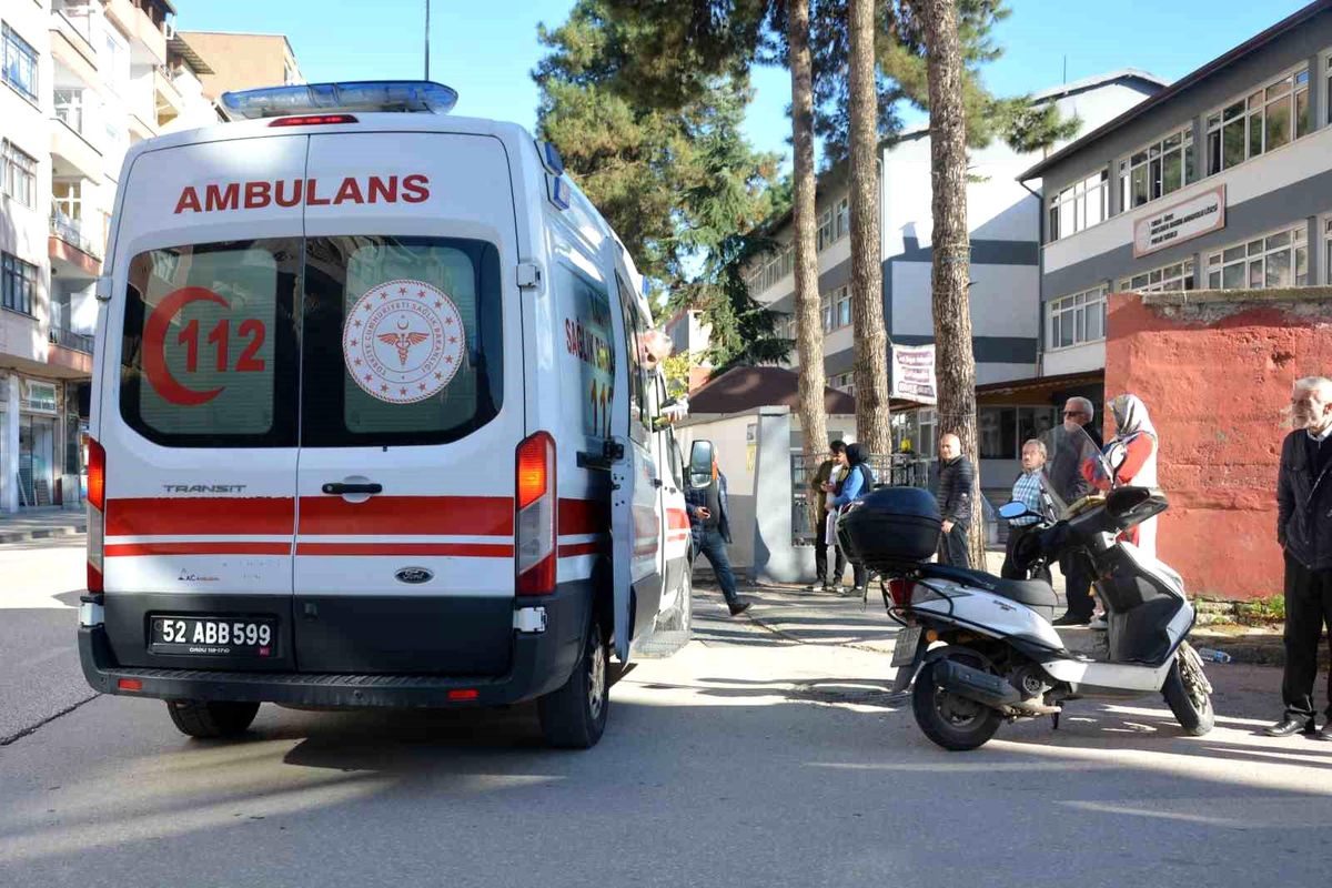 Ünye'de otomobile çarpan motosiklet sürücüsü yaralandı