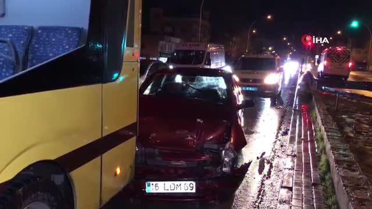 Şerit değiştirirken otobüse çarptı: 1 yaralı