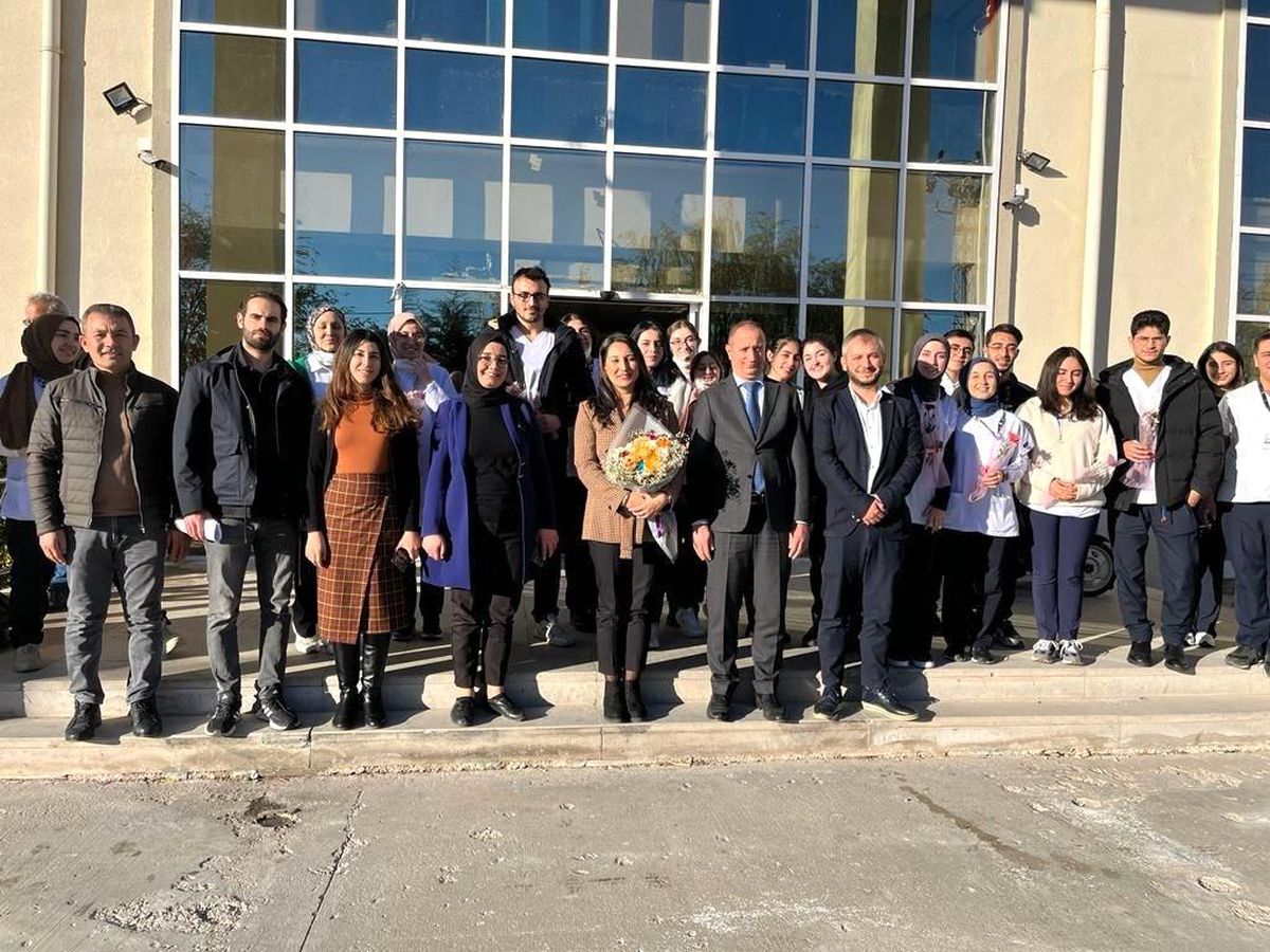 Tokat Gaziosmanpaşa Üniversitesi öğrencileri Zile Huzurevi'nde diş taraması yaptı