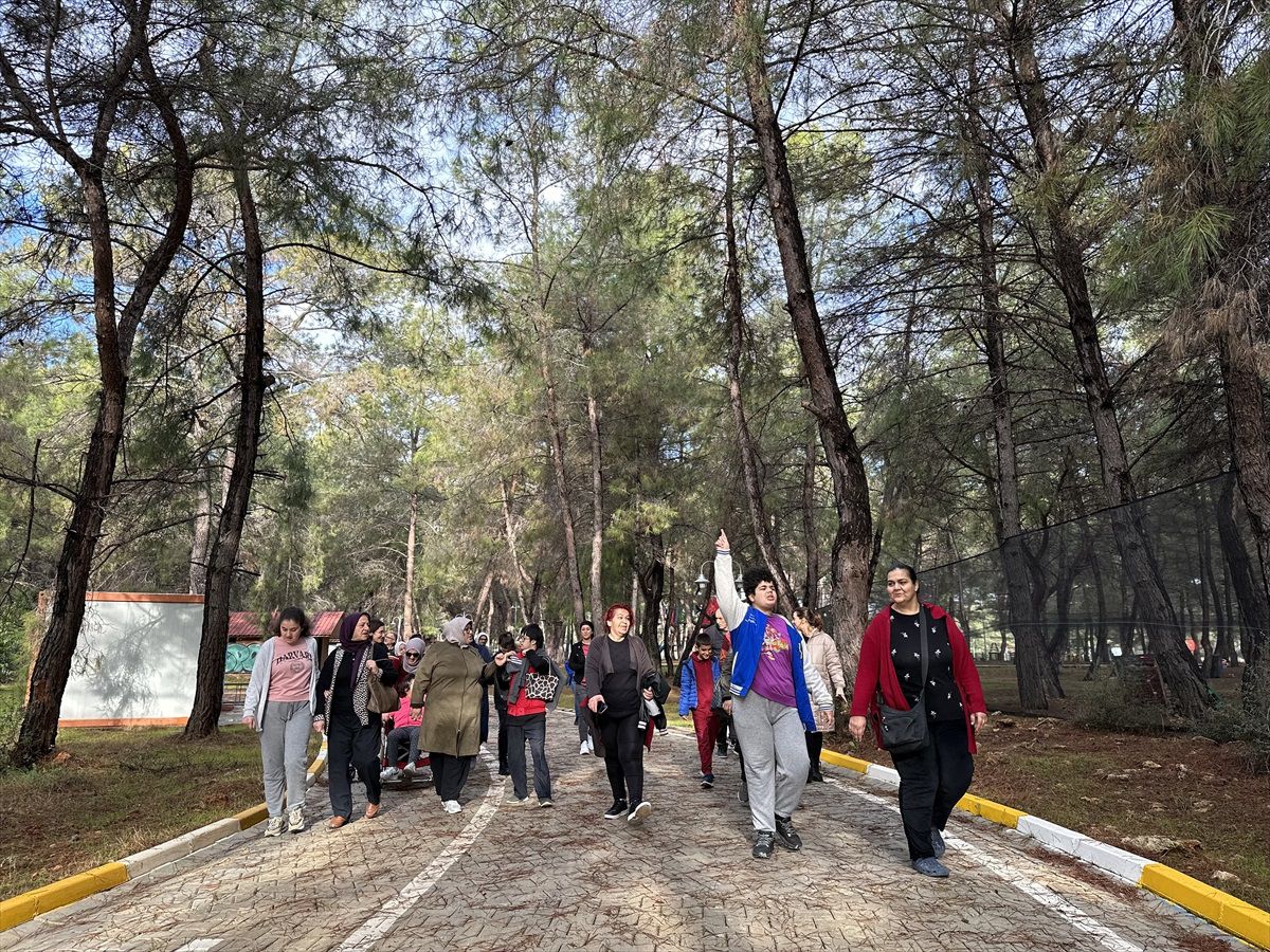 Antalya'da Dünya Engelliler Günü kapsamında 'Sevginle Engel Yok Kampı' yapıldı