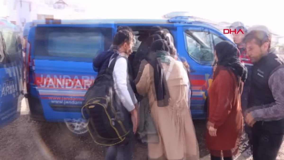 Ayvalık'ta Afganistan uyruklu 35 kaçak göçmen yakalandı