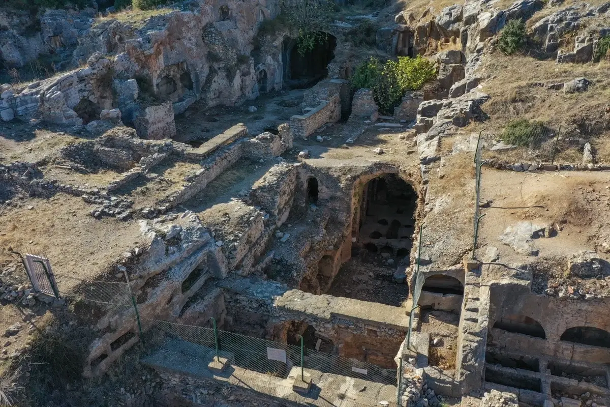 İnanç Turizmi İçin Yedi Uyuyanlar Mağarası ve Zeus Mağarası