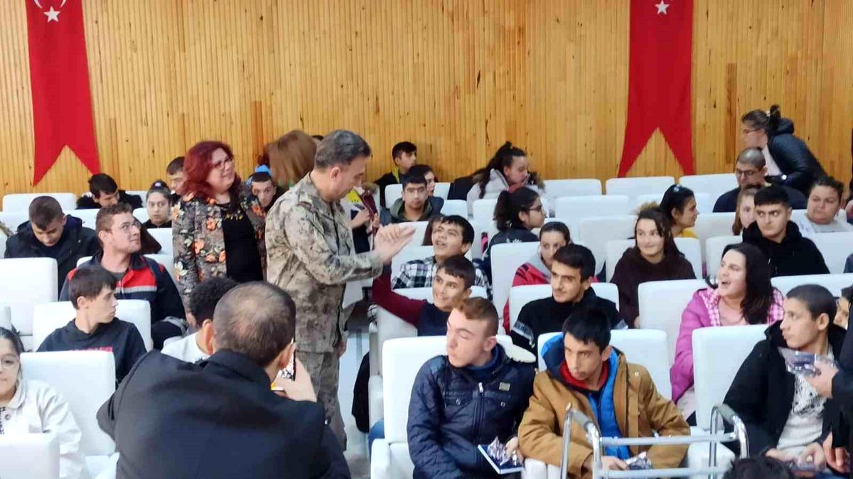 Çorum Emniyet Müdürü ve eşi özel çocuklarla buluştu