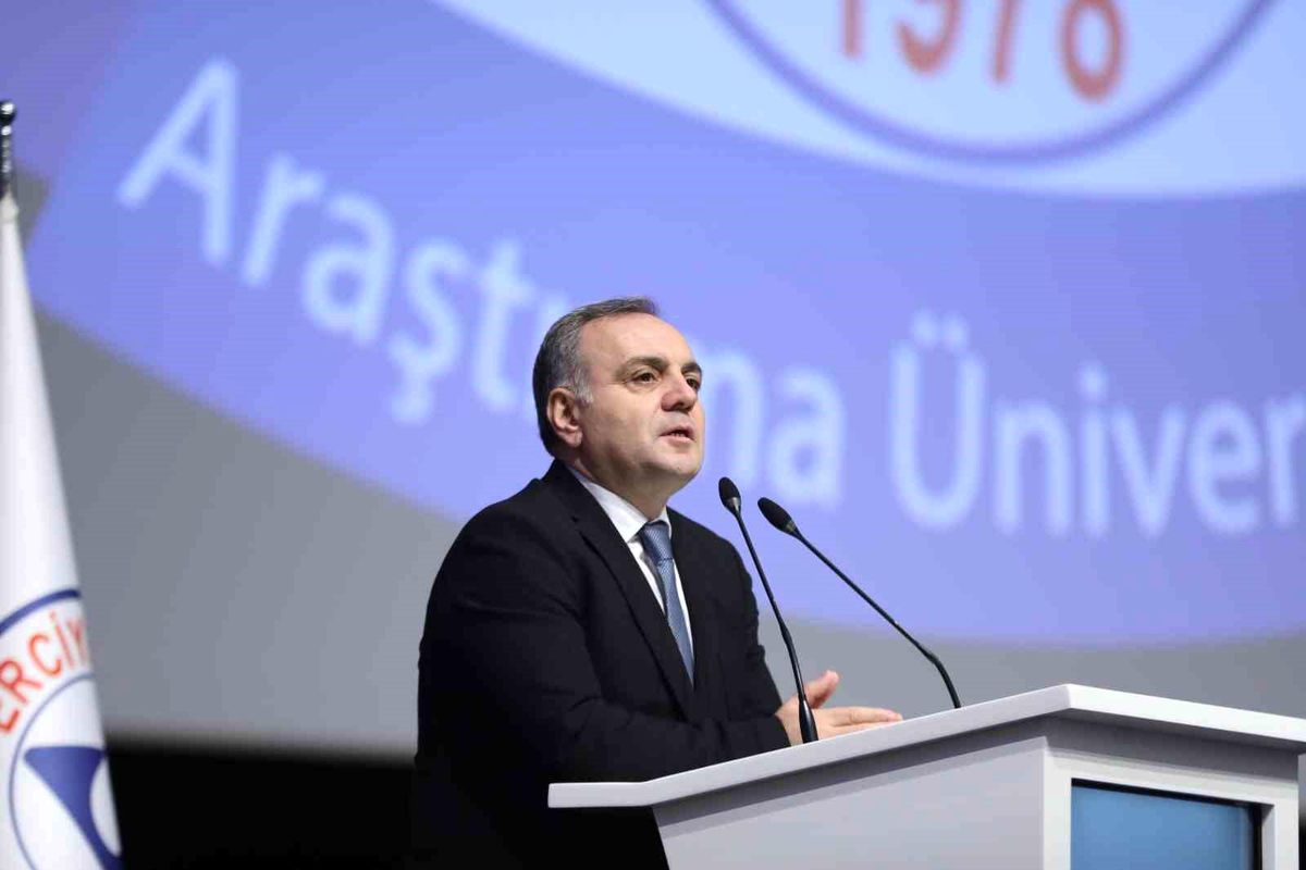 ERÜ Rektörü Prof. Dr. Fatih Altun, Araştırma ve İnovasyon Çalıştayı'nda konuştu