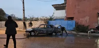 Hatay'da seyir halindeki otomobil alev aldı