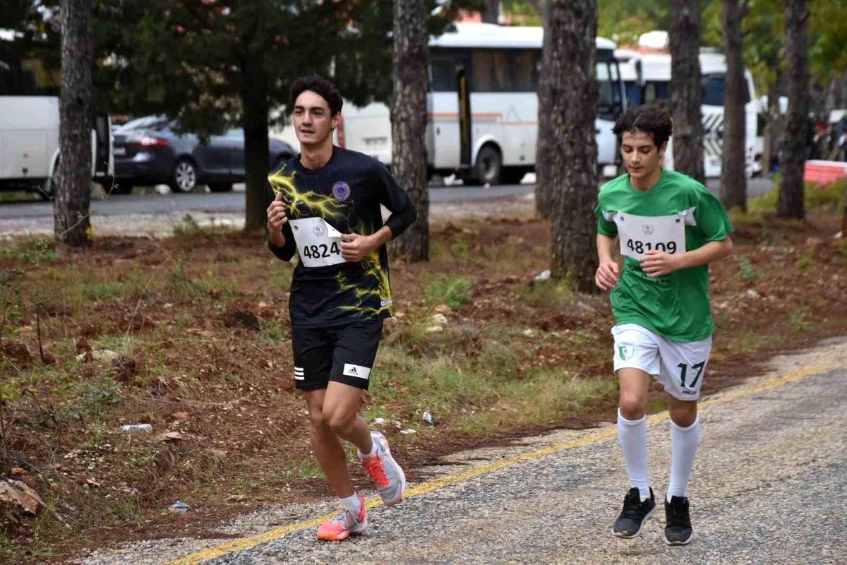Muğla'da Okul Sporları Kros Yarışları Yapıldı