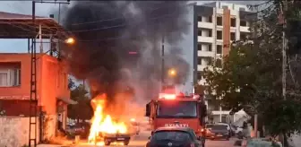 Hatay'da park halindeki otomobil alev alev yandı