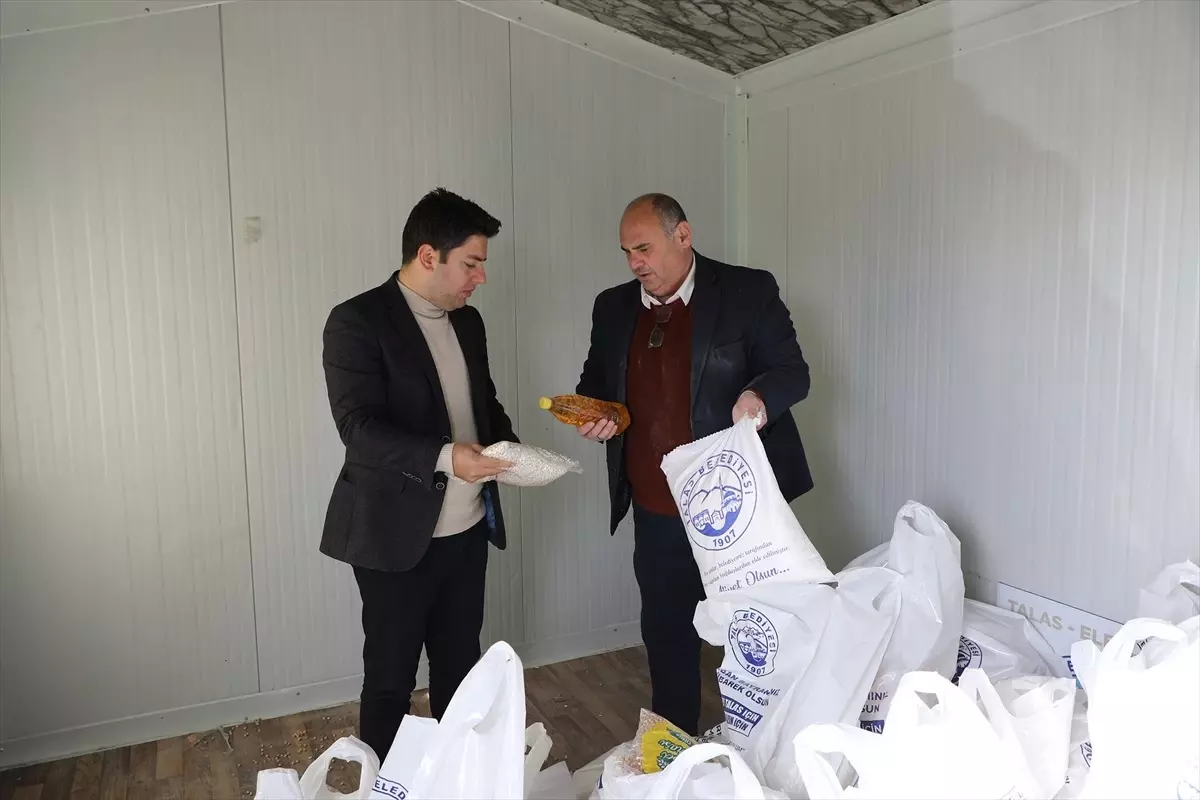 Talas Belediyesi Elbistan'daki deprem mağdurlarına gıda yardımı yaptı