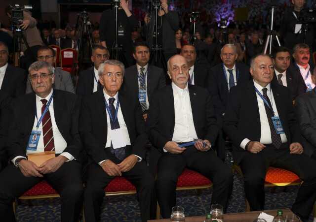 Türk-İş'ten 'Asgari ücrete tek zam yapılacak' diyen Bakan Işıkhan'a tepki: Hiç yapmayın