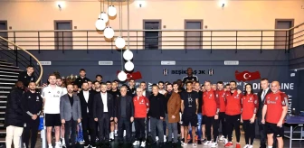 Beşiktaş Başkanı Ahmet Nur Çebi Futbol A Takımı'na Veda Ziyaretinde Bulundu