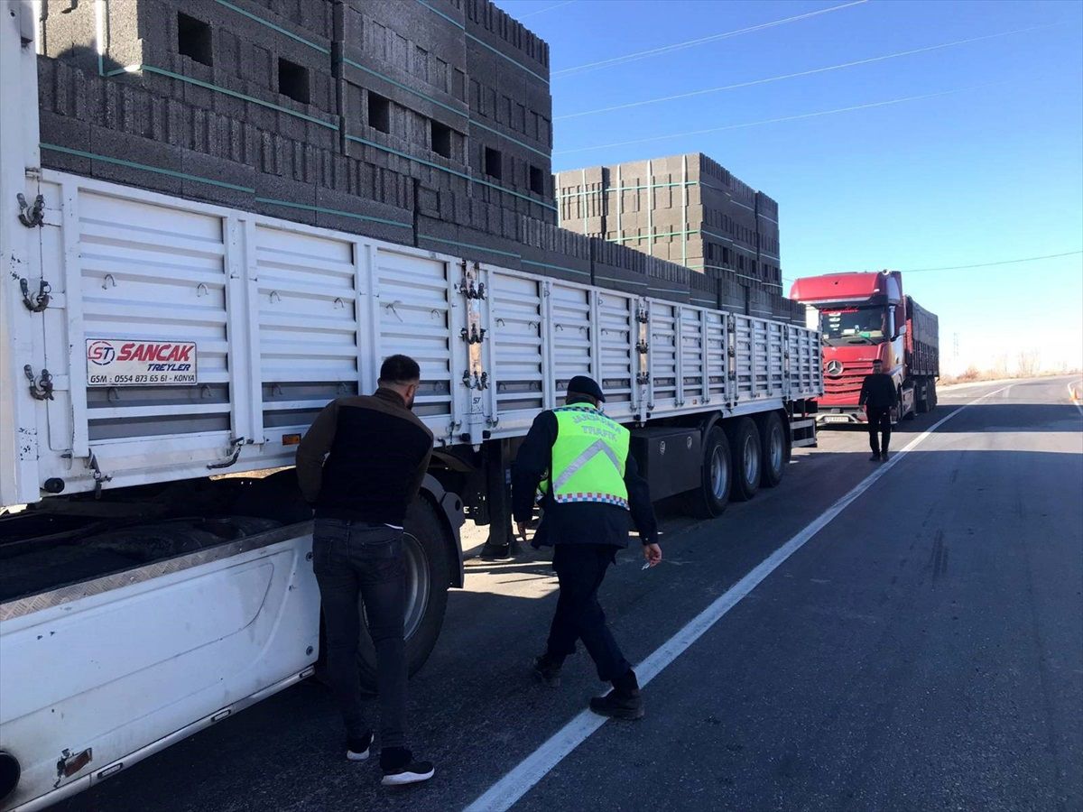 Bitlis'te Zorunlu Kış Lastiği Denetimi Yapıldı
