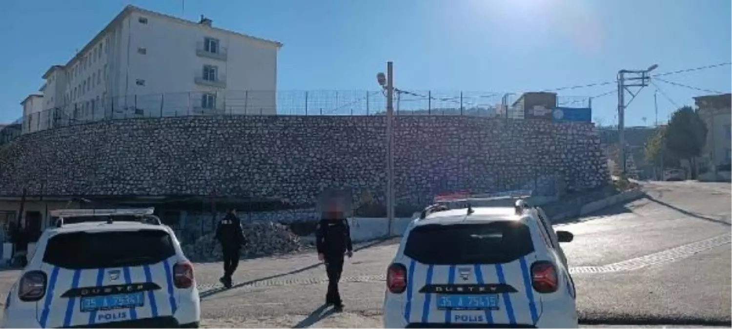 İzmir'de Uyuşturucu Operasyonu: 405 Kişi Gözaltına Alındı