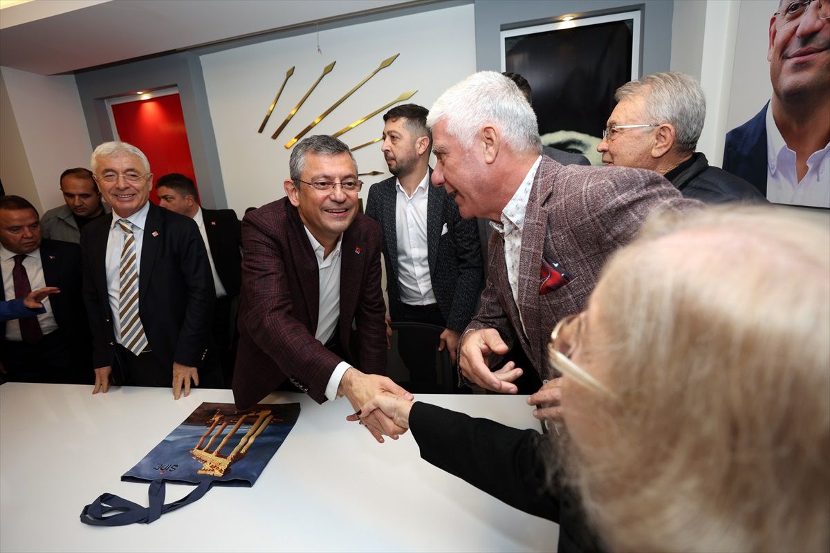 CHP Genel Başkanı Özgür Özel, Manavgat'ta İktidar Yürüyüşüne Devam Ediyor