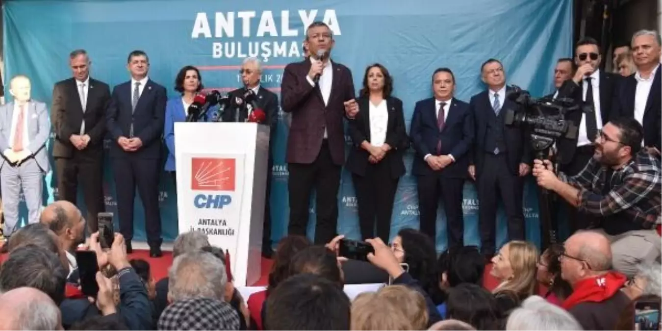 CHP Genel Başkanı Özgür Özel Manavgat'ta Partililere Hitap Etti