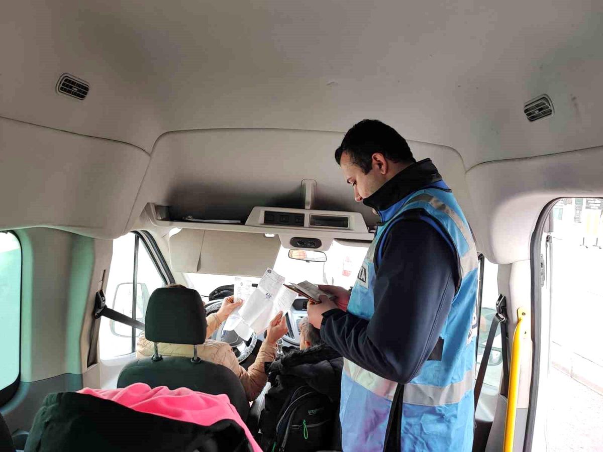 Diyarbakır Büyükşehir Belediyesi Okul Servis Araçlarına Denetim Gerçekleştirdi