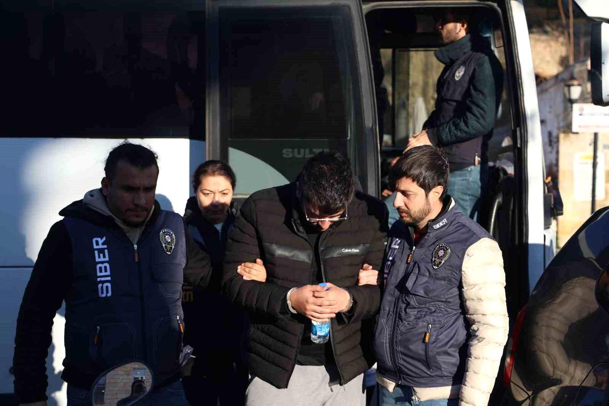 Nevşehir'de kargo dolandırıcılığı operasyonunda 11 şüpheli adliyeye sevk edildi