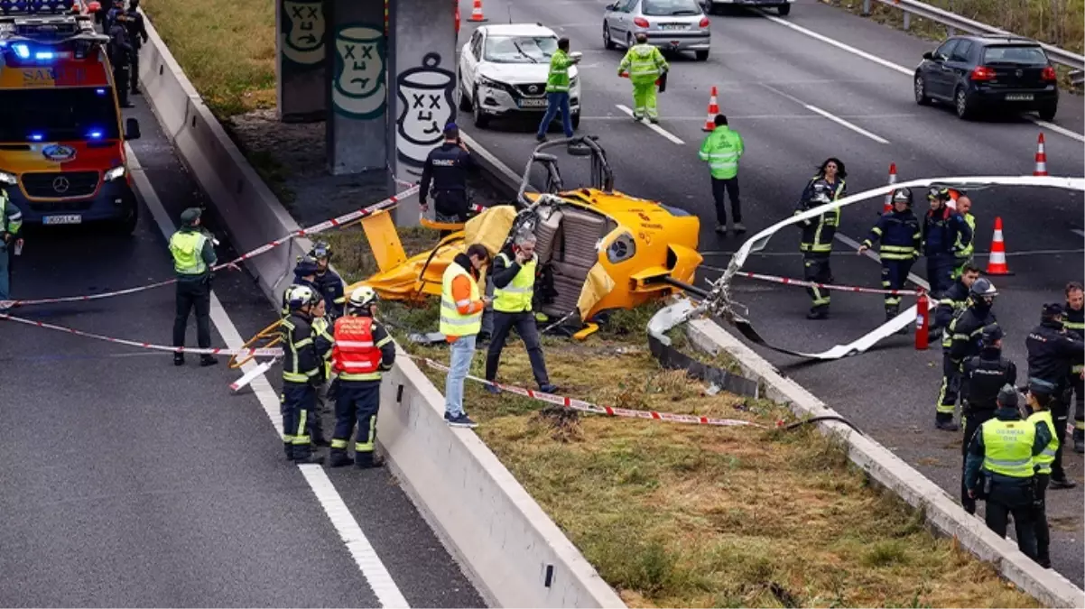 İspanya'da helikopter, seyir halindeki otomobilin üzerine düştü